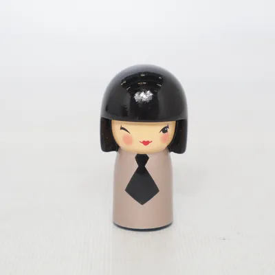 Kokeshi (Svart, Brun) från Skincity