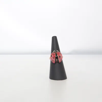 Ring (Röd, Svart, Guldfärgad) Okänd metall