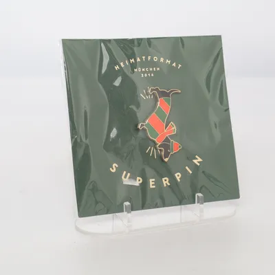 Pin (Flerfärgad) Okänd metall