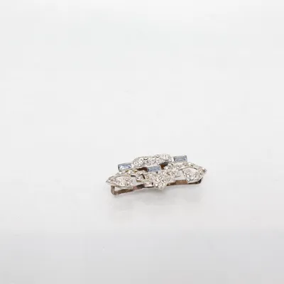 Brosch (Silverfärgad) Okänd metall