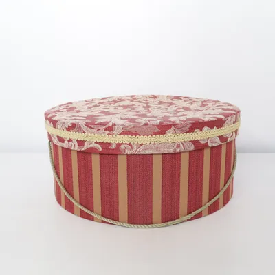 Box (Red, Beige)