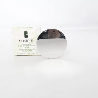 Puder (stay-matte sheer pressed powder oil-free) från Clinique