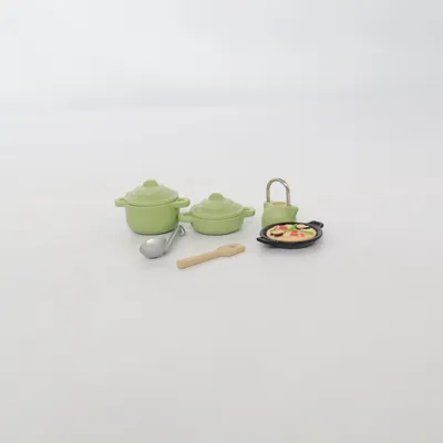 Dockservis (Grön, Svart, Silverfärgad, Beige) från Sylvanian Families