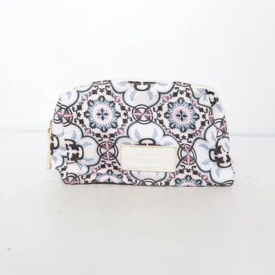 Trousse de toilette (Blanc, Rose, Bleu) de By Malina Löwengrip