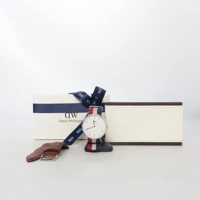 Polshorloge (Wit, Blauw, Rood) van Daniel Wellington