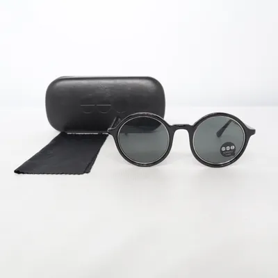 Solglasögon (Svart) från Komono