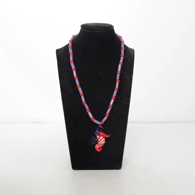 Halsband (Blå, Röd, Vit) Okänd metall