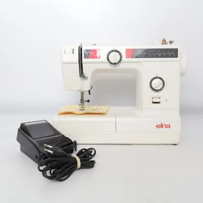 Naaimachine (1010) van ELNA