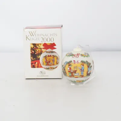 Christmas ornament (Weihnachtskugel 2000) from Hutschenreuther