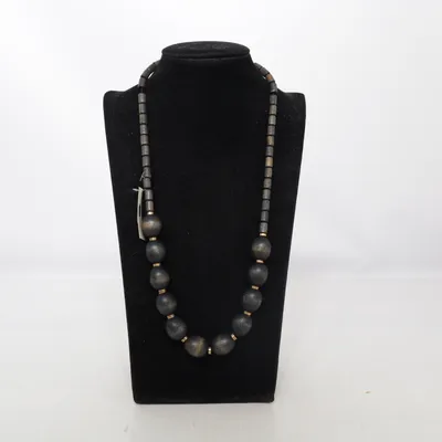 Halsband (Svart) från Aarikka Okänd metall