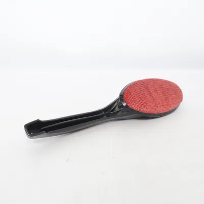 Brosse à vetements (Noir, Rouge)