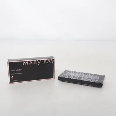 Lidschattenpalette (Gel Semi-Matte Lipstick) von Mary Kay