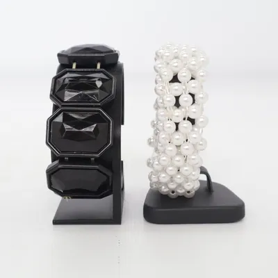 Jewelry set (Black, White) Unknown metal