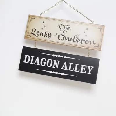 Skylt (Svart, Beige) från Wizarding World