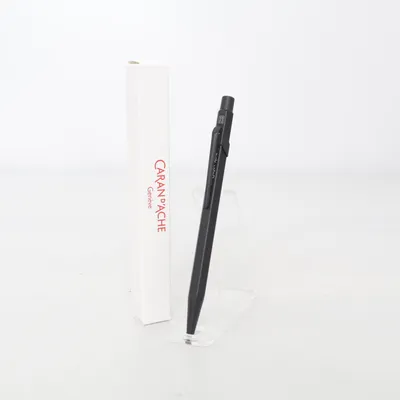 Stylo (Black Code, Mine schwarz) de Caran d'Ache