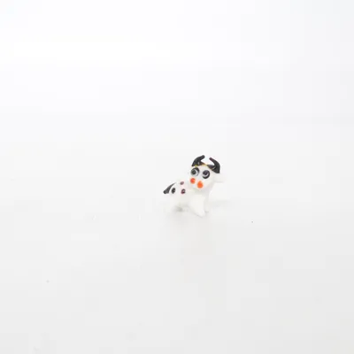 Figurine (White, Black, Red)