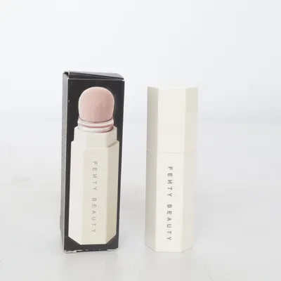 Sminkborste (Portable Contour & Concealer Brush) från Fenty Beauty