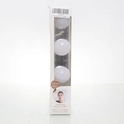 Vägglampa (Vit) från Zoë Ayla