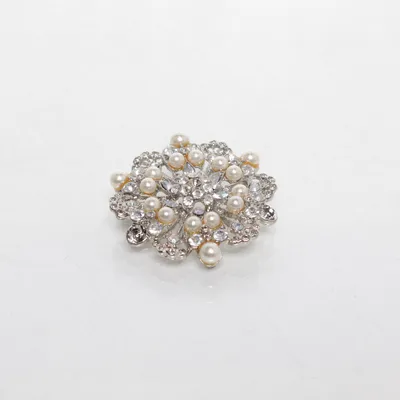 Brooch (Silver, White) Unknown metal