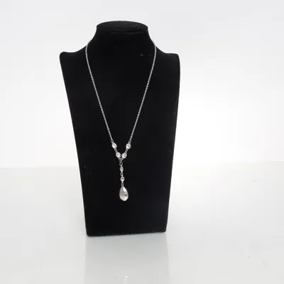 Halsband (Silverfärgad) Okänd metall