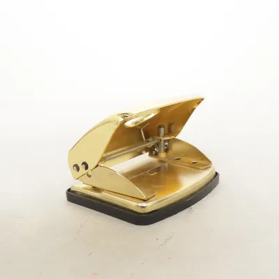 Hole puncher
