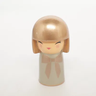 Kokeshi (Guldfärgad, Grå) från Skincity
