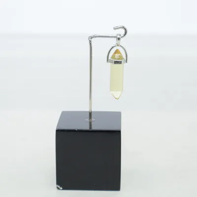 Pendentif (Jaune) Métal inconnu