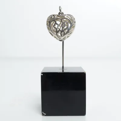 Hänge (Silverfärgad) Okänd metall