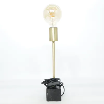 Bordslampa (Guldfärgad, Svart) från Havsö