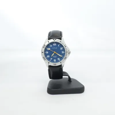 Montre (Noir, Bleu, Argent) de ONE