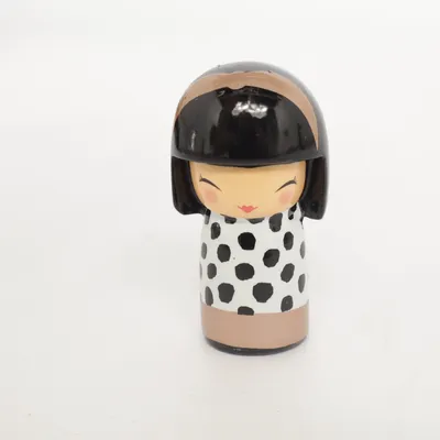 Kokeshi (Sort, Hvid, Beige) fra Skincity