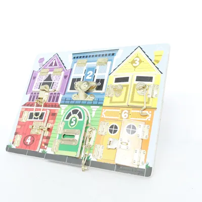 Aktivitätsspielzeug (Latches Board) von Melissa & Doug