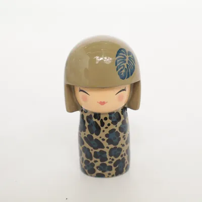 Kokeshi (Beige, Blå, Flerfärgad) från Skincity