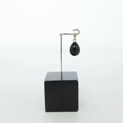 Hänge (Svart, Guldfärgad) från Museum Okänd metall