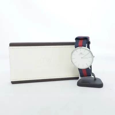 Armbandsur (Blå, Röd, Vit) från Daniel Wellington