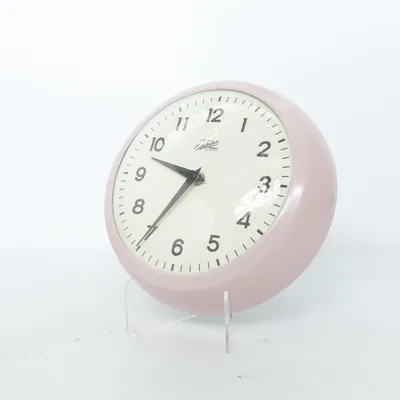 Väggklocka (Rosa, Vit) från Svenska Urfabriken