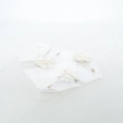 Kavajnål (Beige) Okänd metall