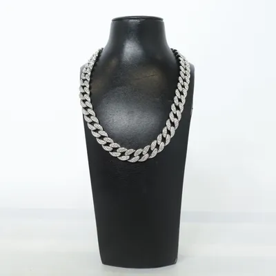 Halsband (Silverfärgad) Okänd metall