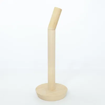 Hushållspappershållare (Porter Küchenrollenhalter, Eiche, Design: Shane Schneck) från HAY