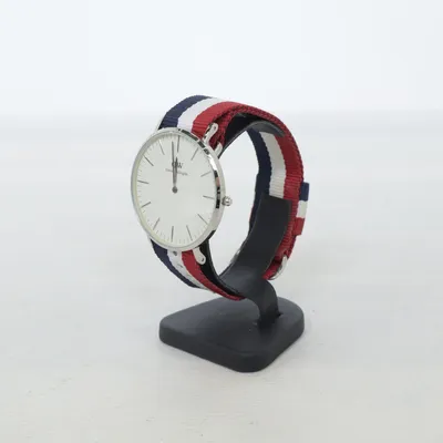 Armbandsur (Blå, Röd, Vit) från Daniel Wellington