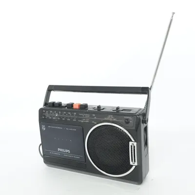 Tonbandgerät ( Philips D7180/30RFunktioner: AM/FM-radio och kassettbandspelare med "One Touch Recording" och "Full Auto Stop".Strömförsörjning: Kan drivas med vanligt vägguttag (220V) eller batterier ) von Philips