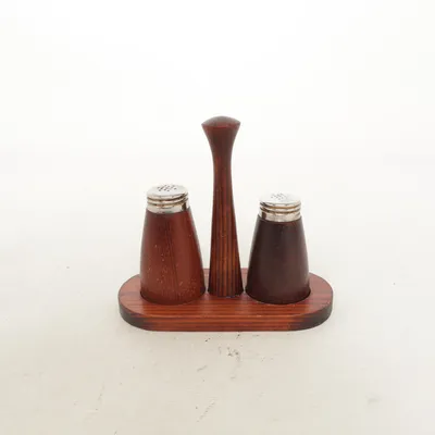 Peper & Zoutvaatjes (Bruin) van Karl Holmberg
