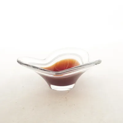 Serveerkom (serveringsskål, glasskål, brun glasskål, klart glas, vågformad skål, organisk form, dekorationsskål, godisskål, snacks, konstglas, centerpiece, retro, vintage, mid century, tidlös design, second hand)