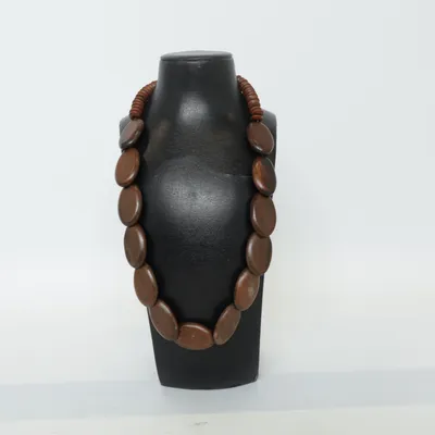 Halsband (Brun) från Åhléns Trä