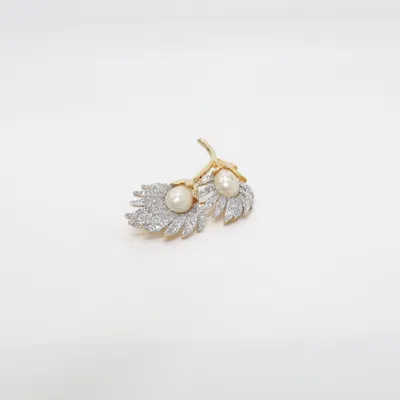 Brooch (Yellow, Gray, White) Unknown metal