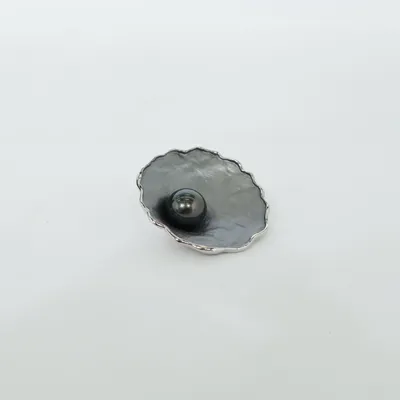 Broche (Anhänger für Kette mit schwarzer Perle ) Onbekend materiaal