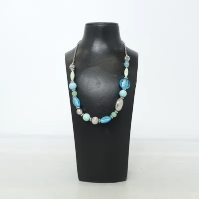 Halsband (Blå, Grön, Silverfärgad) Okänd metall