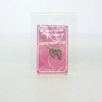 Halsband (Vänskapshalsband / kärleks halsband / 2 st halsband med varsitt halvt hjärta) Okänd metall