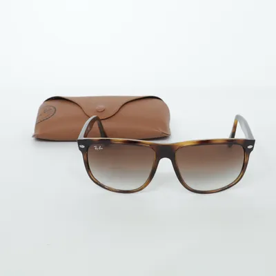 Solglasögon (RB 4147) från Ray-Ban