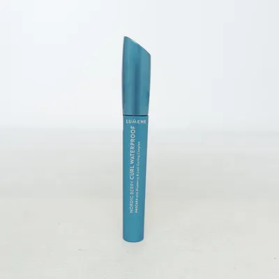 Mascara (NORDIC BERRY CURL WATERPROOF) från Lumene